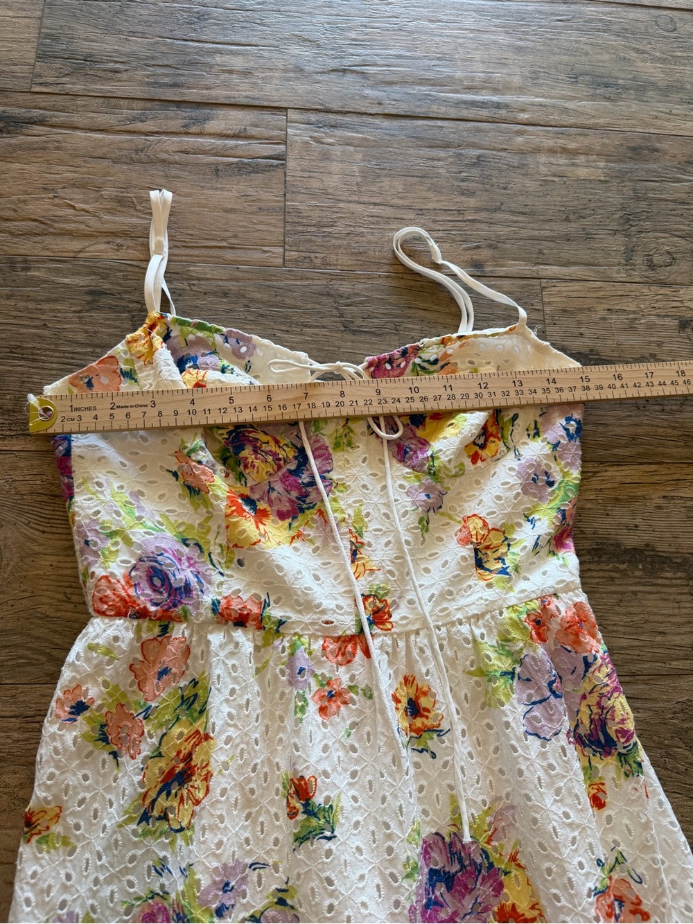 WAYF white midi dress with a colorful floral pattern and tiered skirt. - Picture 6 of 10